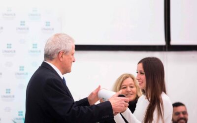 Perczyk entregó títulos a nuevos egresados de carreras de pregrado