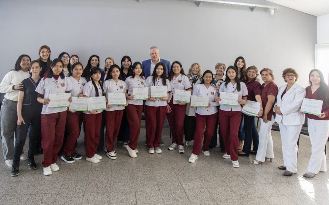 Fortalecimiento regional: Intercambio académico en Obstetricia unió a la UNAHUR con la UNASAM de Perú