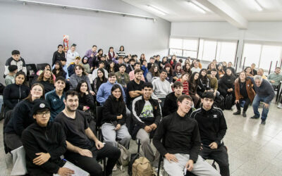 Articulación pedagógica: Estudiantes de la Escuela Preuniversitaria y del Instituto de Educación compartieron una clase abierta sobre la Semana de Mayo